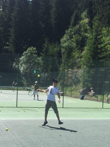 Adult tennis course - 1h30/day - Méribel