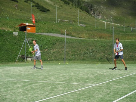 Curso de tenis para adolescentes (11-17 años) - 1h30/día - Val d'Isère