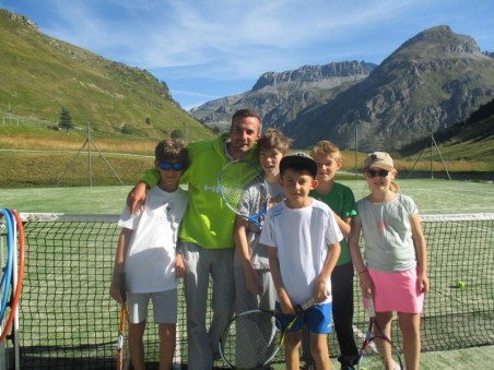 Curso de tenis para niños (6-11 años) - 1h30/día - Val d'Isère